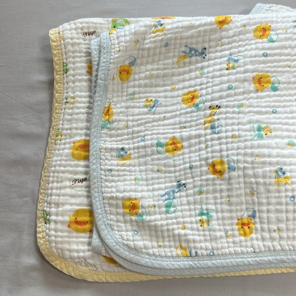 Piyo Piyo - pair of lightly insulated/quilted crib blankets - Picture 2 of 3